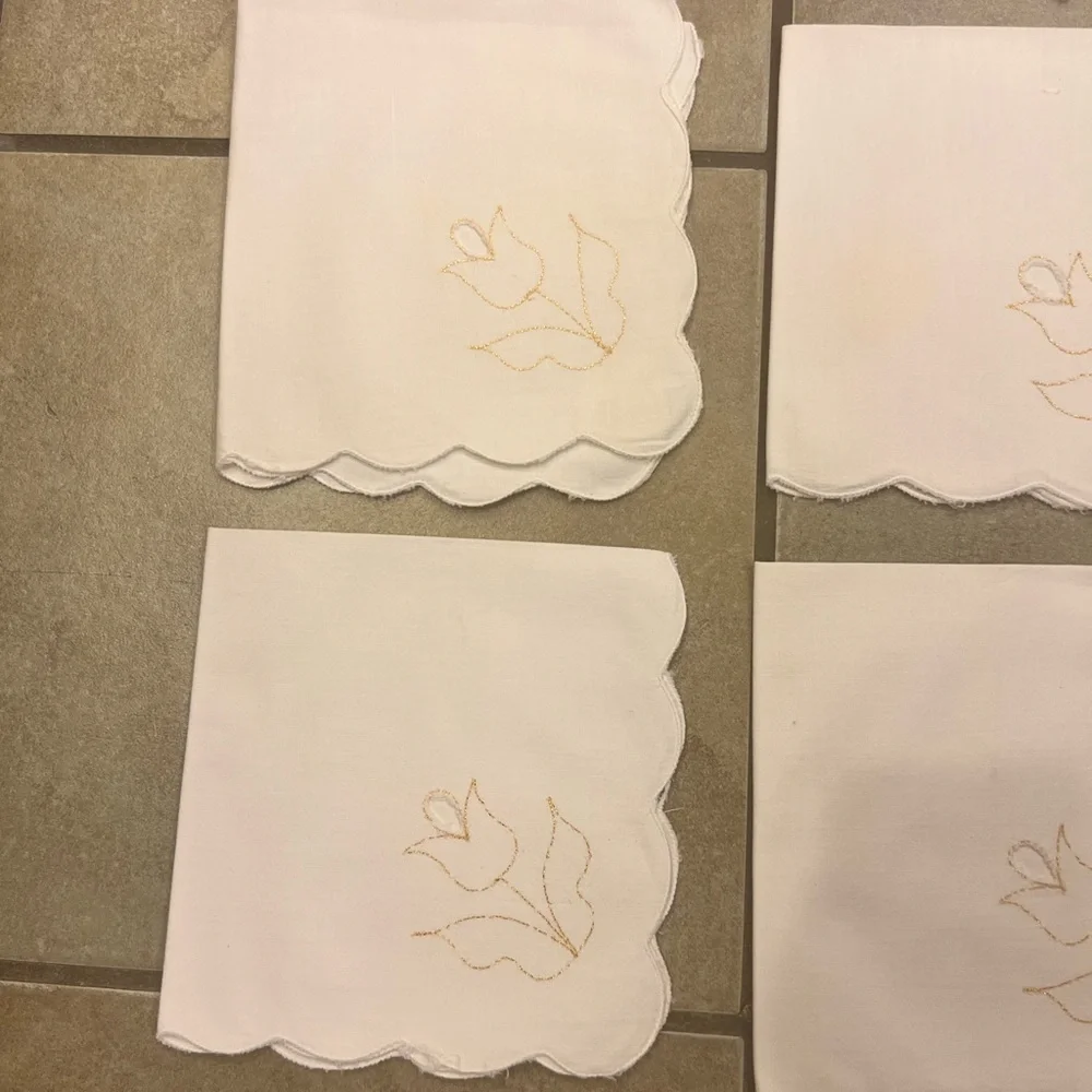 VTG Embroidered Tulip Napkins (Set of Twelve)